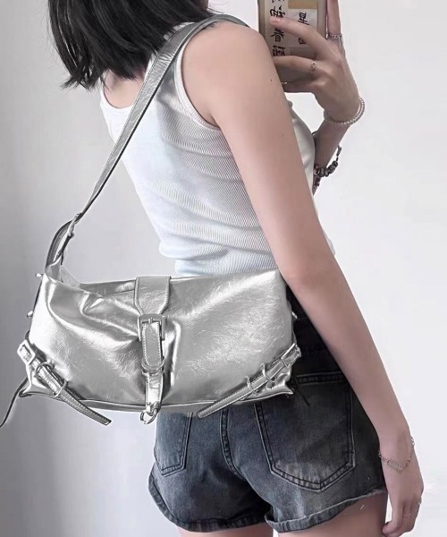 Miniministore(ミニミニストア)の「ヴィンテージ風2WAYバッグベルト付き鞄(ショルダーバッグ・レディース・シルバー/ブラック/ブラウン・FREE)」の4枚目の写真