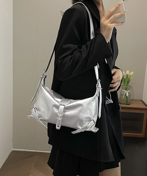 Miniministore(ミニミニストア)の「ヴィンテージ風2WAYバッグベルト付き鞄(ショルダーバッグ・レディース・シルバー/ブラック/ブラウン・FREE)」の6枚目の写真