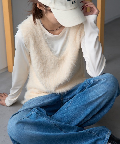 TRIANGLE PALETTE(トライアングルパレット)の「シャギーVネックベスト(ベスト・レディース・アイボリー/ダークグレー/ブラック・FREE)」の1枚目の写真