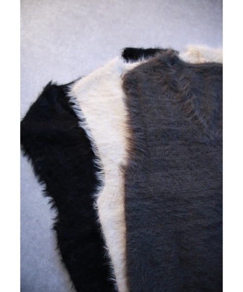 TRIANGLE PALETTE(トライアングルパレット)の「シャギーVネックベスト(ベスト・レディース・アイボリー/ダークグレー/ブラック・FREE)」の4枚目の写真