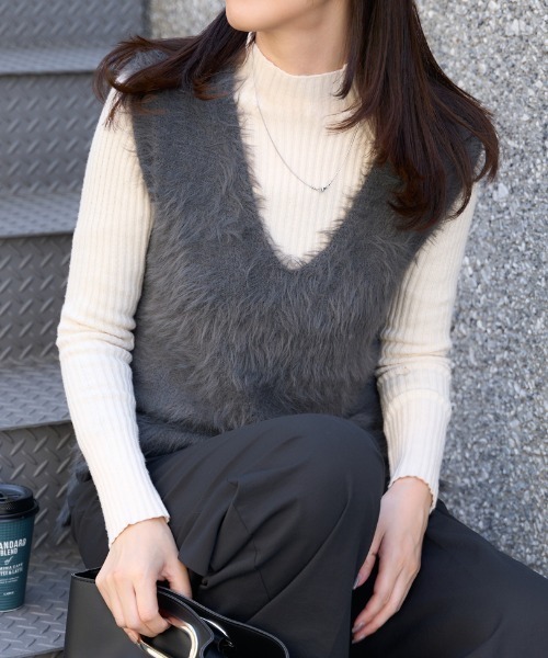 TRIANGLE PALETTE(トライアングルパレット)の「シャギーVネックベスト(ベスト・レディース・アイボリー/ダークグレー/ブラック・FREE)」の14枚目の写真