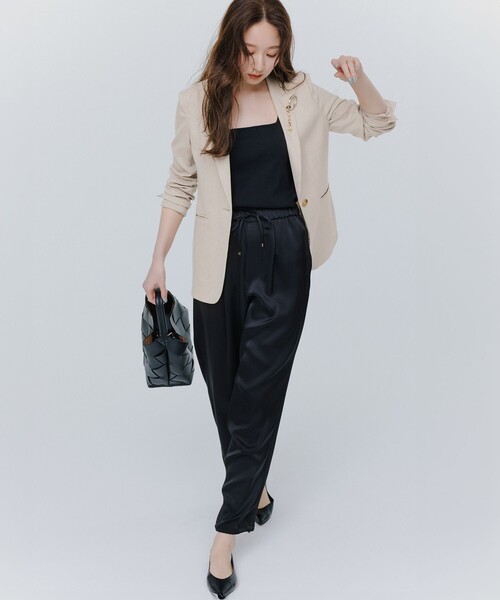 23区(ニジュウサンク)の「【洗える】ドレープサテン 2WAY ドロスト パンツ(その他パンツ・レディース・ベージュ系/ブラック系/カーキ系・38/40/36)」の10枚目の写真