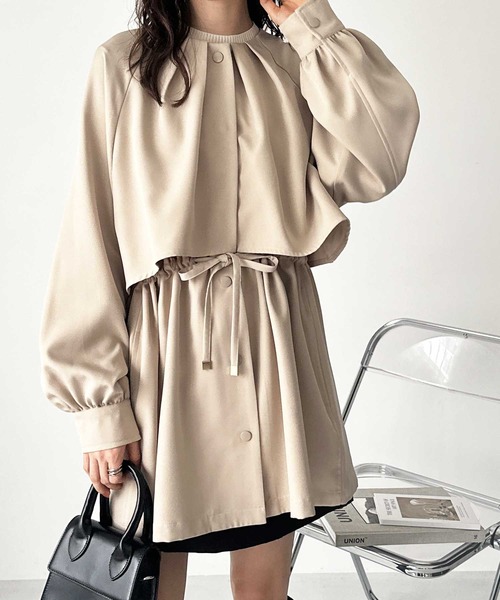 GeeRA（ジーラ）の「ケープデザインミドル丈トレンチコート（トレンチコート・レディース・アイボリー/ベージュ・LARGE/MEDIUM）」の3枚目の写真