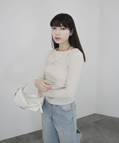 Reurie'(レウリィ)の「【ZOZO限定】ビスチェセットアップ風トップス/bustier setup like top 長袖 キャミソール ドッキング レイヤード 重ね着 シンプル きれいめ カジュアル 韓国 アイボリー グレー ブラック(Tシャツ/カットソー・レディース・グレー/ブラック/アイボリー・FREE)」の21枚目の写真