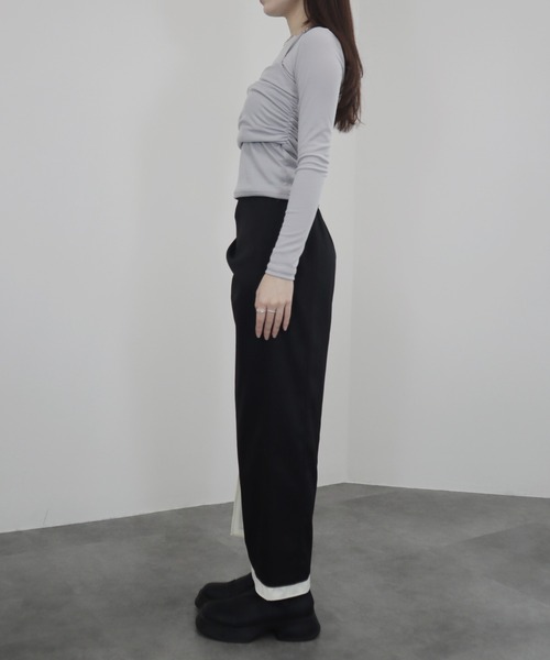Reurie'(レウリィ)の「【ZOZO限定】ビスチェセットアップ風トップス/bustier setup like top 長袖 キャミソール ドッキング レイヤード 重ね着 シンプル きれいめ カジュアル 韓国 アイボリー グレー ブラック(Tシャツ/カットソー・レディース・グレー/ブラック/アイボリー・FREE)」の12枚目の写真