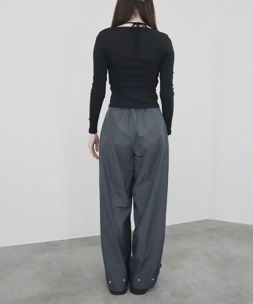 Reurie'(レウリィ)の「【ZOZO限定】ビスチェセットアップ風トップス/bustier setup like top 長袖 キャミソール ドッキング レイヤード 重ね着 シンプル きれいめ カジュアル 韓国 アイボリー グレー ブラック(Tシャツ/カットソー・レディース・グレー/ブラック/アイボリー・FREE)」の18枚目の写真