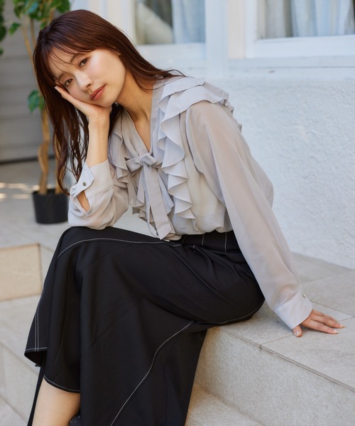 mysty woman(ミスティウーマン)の「ラッフルタイブラウス 315698(シャツ/ブラウス・レディース・アイボリー/グレー/ブラック・FREE)」の6枚目の写真