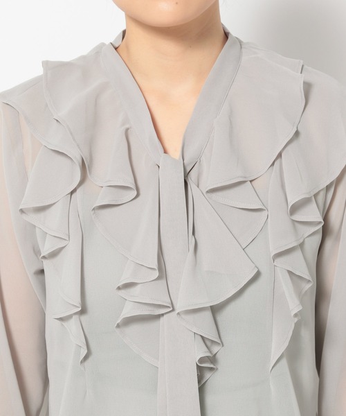 mysty woman(ミスティウーマン)の「ラッフルタイブラウス 315698(シャツ/ブラウス・レディース・アイボリー/グレー/ブラック・FREE)」の11枚目の写真