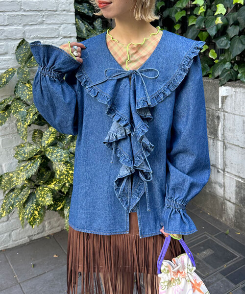 HELLO.SANFRANCISCO（ハローサンフランシスコ）の「【HELLO.SANFRANCISCO/ハローサンフランシスコ】ラッフルカラーデニムブラウス（シャツ/ブラウス・レディース・サックスブルー/ブルー・ONE SIZE）」の2枚目の写真