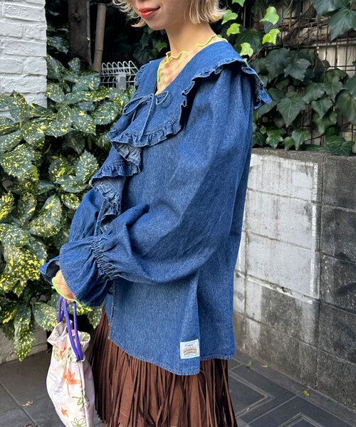 HELLO.SANFRANCISCO（ハローサンフランシスコ）の「【HELLO.SANFRANCISCO/ハローサンフランシスコ】ラッフルカラーデニムブラウス（シャツ/ブラウス・レディース・サックスブルー/ブルー・ONE SIZE）」の4枚目の写真