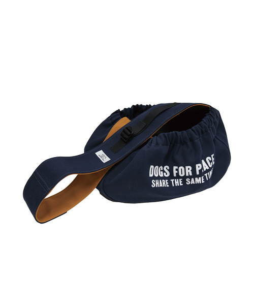 POST GENERAL(ポストジェネラル)の「ドッグスフォーピース / DOGS FOR PEACE アルバートンニュースペーパーキャリーバッグ(ペット用キャリーケース・レディース・オレンジ/マスタード/ネイビー/ホワイト・M)」の2枚目の写真