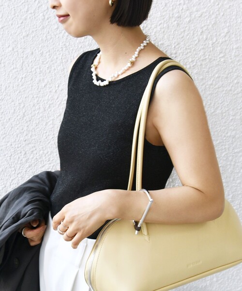 SHIPS(シップス)の「〈洗濯機可能〉2WAY ラメ タンクトップ(タンクトップ・レディース・ホワイト/ベージュ/ブラック/ブラウン/ダークグレー/ホワイト系・ONE SIZE)」の17枚目の写真