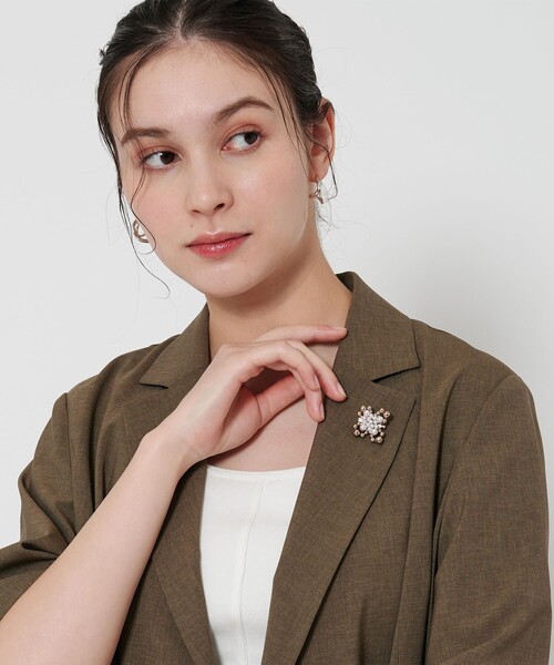 BEAUTY&YOUTH UNITED ARROWS(ビューティーアンドユースユナイテッドアローズ)の「メタルボール×パールモチーフ ブローチ(ブローチ/コサージュ・レディース・ゴールド・FREE)」の2枚目の写真