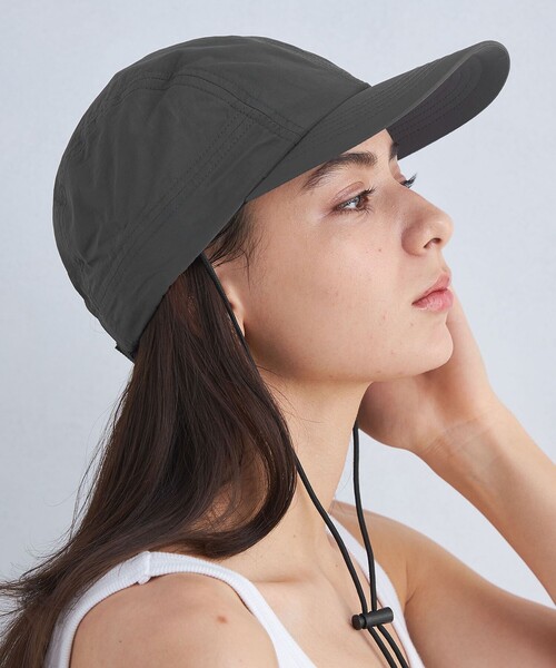 green label relaxing（グリーンレーベルリラクシング）の「2WAY コード付き キャップ 2 / CAP - UVカット -（キャップ・レディース・ナチュラル/ブラック/ダークグレー・FREE）」の4枚目の写真