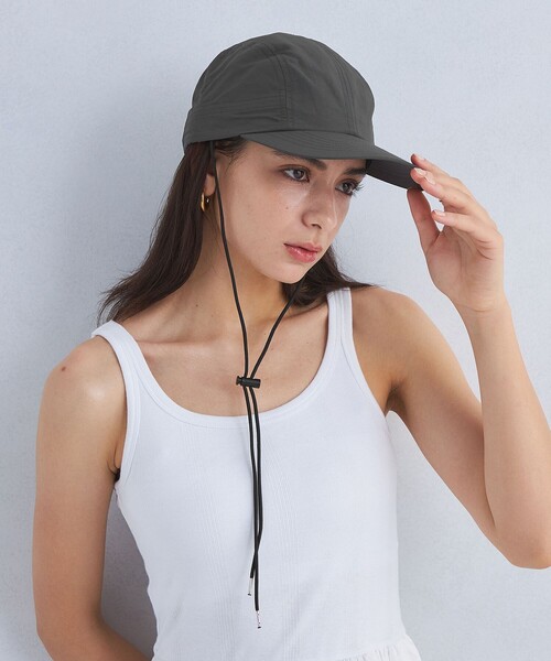 green label relaxing（グリーンレーベルリラクシング）の「2WAY コード付き キャップ 2 / CAP - UVカット -（キャップ・レディース・ナチュラル/ブラック/ダークグレー・FREE）」の6枚目の写真