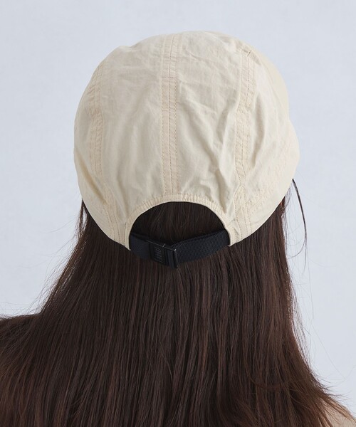 green label relaxing（グリーンレーベルリラクシング）の「2WAY コード付き キャップ 2 / CAP - UVカット -（キャップ・レディース・ナチュラル/ブラック/ダークグレー・FREE）」の8枚目の写真