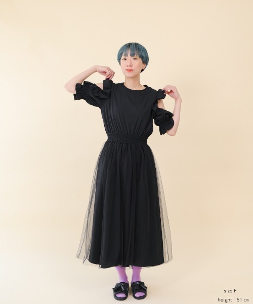 unica（ユニカ）の「カットアウトショルダーチュールワンピース（ワンピース・レディース・ブラック/マスタード/レッド・F）」の9枚目の写真