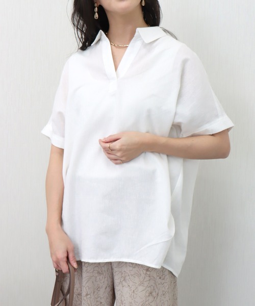 libelle more（リベル モア）の「やわさらリネン〈洗濯機可能・吸水速乾・UVカット〉無地スキッパーシャツ（シャツ/ブラウス・レディース・ベージュ/ネイビー/ラベンダー/オフホワイト/セージグリーン/レモンイエロー・M/L）」の2枚目の写真