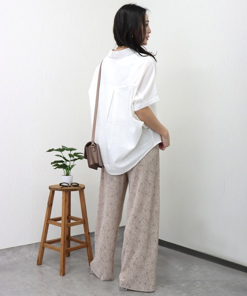 libelle more（リベル モア）の「やわさらリネン〈洗濯機可能・吸水速乾・UVカット〉無地スキッパーシャツ（シャツ/ブラウス・レディース・ベージュ/ネイビー/ラベンダー/オフホワイト/セージグリーン/レモンイエロー・M/L）」の8枚目の写真