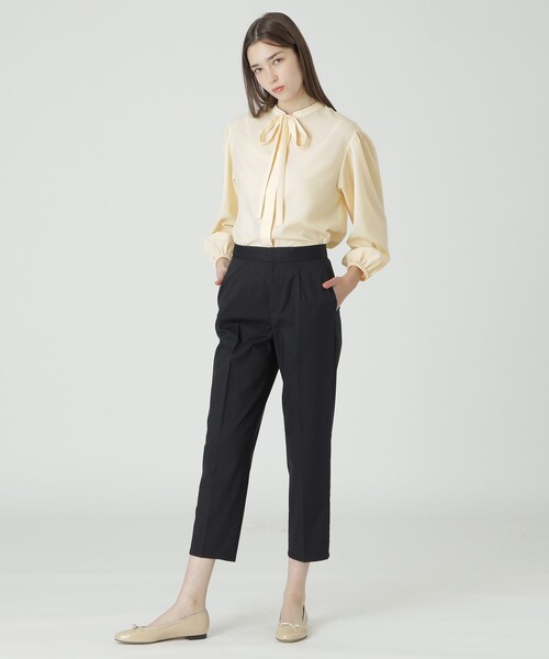 BLUE LABEL CRESTBRIDGE(ブルーレーベルクレストブリッジ)の「サイロクリアスパンツイルスリムパンツ(その他パンツ・レディース・ダークネイビー/ベージュ/イエロー・36/38)」の4枚目の写真