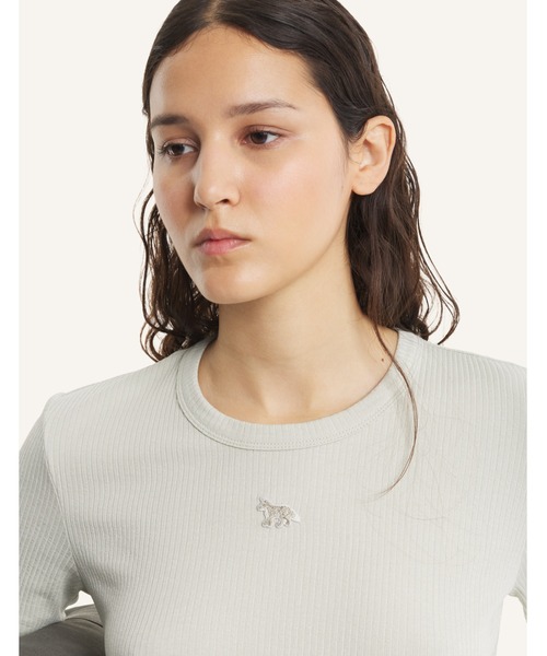 Maison Kitsune(メゾンキツネ)の「BABY FOX RIBBED FITTED TEE-SHIRT(Tシャツ/カットソー・レディース・ネイビー/ライトピンク/アイボリー/ライトグレー・XS/S/M/L/XL)」の11枚目の写真