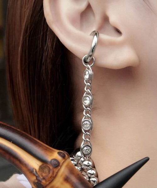 Soierie（ソワリー）の「＜Soierie＞Dark Metal イヤリング-2WAY-（イヤリング・レディース・シルバー・FREE）」の2枚目の写真