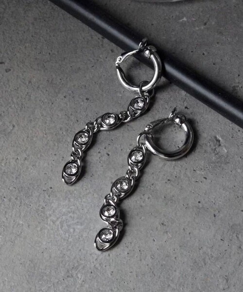 Soierie（ソワリー）の「＜Soierie＞Dark Metal イヤリング-2WAY-（イヤリング・レディース・シルバー・FREE）」の3枚目の写真