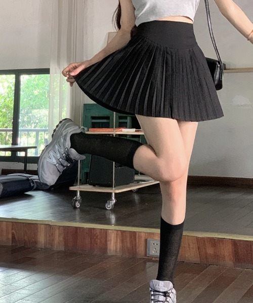 Sibra(シブラ)の「インナー付きハイウエストプリーツミニスカート(スカート・レディース・ホワイト/ブラック・M)」の6枚目の写真