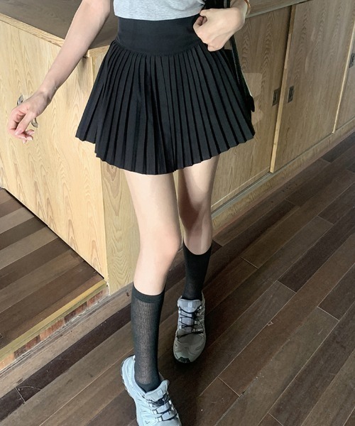 Sibra(シブラ)の「インナー付きハイウエストプリーツミニスカート(スカート・レディース・ホワイト/ブラック・M)」の5枚目の写真