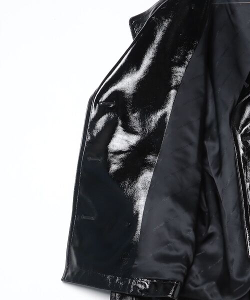 JOHN LAWRENCE SULLIVAN（ジョンローレンスサリバン）の「PATENT SHORT TRENCH COAT（トレンチコート・レディース・ブラック・SMALL）」の5枚目の写真