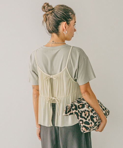 BAYFLOW（ベイフロー）の「[前後で着られる]2WAYラメキャミビスチェ（キャミソール・レディース・グレー/オフホワイト/ライトブルー/ブラック・FREE）」の2枚目の写真