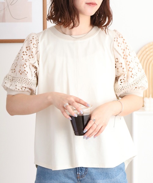 BRODIAEA(ブローディア)の「BRODIAEA 袖レース切り替えバックスリット5分袖カットソー(Tシャツ/カットソー・レディース・ベージュ/ネイビー/オフホワイト・40)」の1枚目の写真