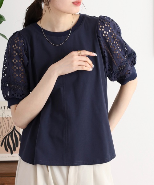 BRODIAEA(ブローディア)の「BRODIAEA 袖レース切り替えバックスリット5分袖カットソー(Tシャツ/カットソー・レディース・ベージュ/ネイビー/オフホワイト・40)」の3枚目の写真