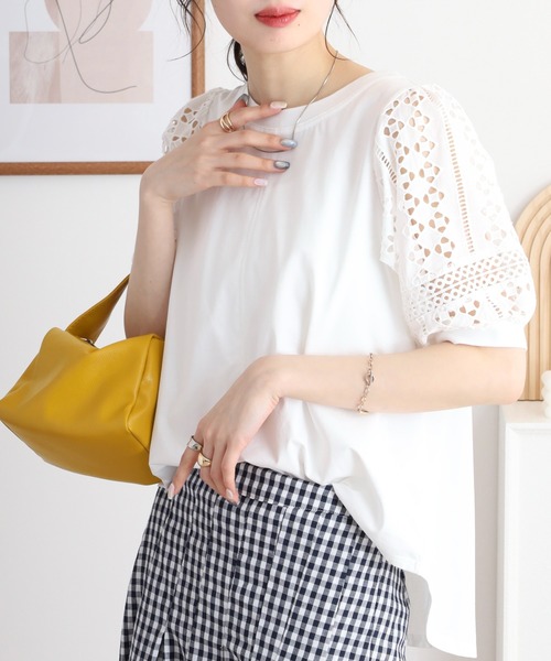 BRODIAEA(ブローディア)の「BRODIAEA 袖レース切り替えバックスリット5分袖カットソー(Tシャツ/カットソー・レディース・ベージュ/ネイビー/オフホワイト・40)」の4枚目の写真