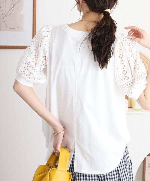 BRODIAEA(ブローディア)の「BRODIAEA 袖レース切り替えバックスリット5分袖カットソー(Tシャツ/カットソー・レディース・ベージュ/ネイビー/オフホワイト・40)」の7枚目の写真