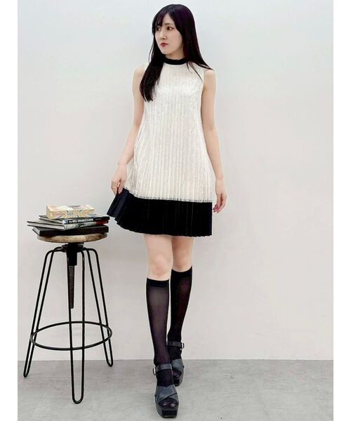 MERCURYDUO（マーキュリーデュオ）の「バイカラーレースプリーツミニワンピース（ワンピース・レディース・ミント/ブラック/オフホワイト・SMALL/MEDIUM）」の7枚目の写真