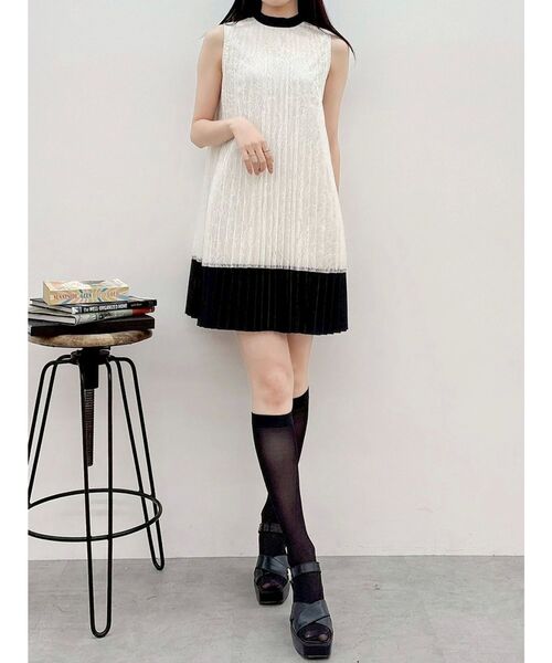 MERCURYDUO（マーキュリーデュオ）の「バイカラーレースプリーツミニワンピース（ワンピース・レディース・ミント/ブラック/オフホワイト・SMALL/MEDIUM）」の11枚目の写真