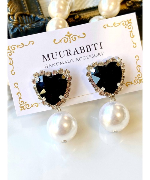 VIBGYOR(ヴィブジョー)の「【MUURABBTI】ハートビジューのパールピアス(MA)(ピアス(両耳用)・レディース・グリーン/ピンク系その他/ブルー/ブラック/レッド・FREE)」の1枚目の写真