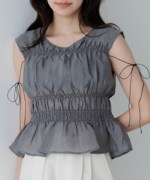 SENEE（セニー）の「shirring blouse（シャーリングブラウス）（シャツ/ブラウス・レディース・グレー/ホワイト・FREE）」の2枚目の写真