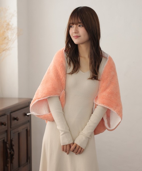 ALTROSE（アルトローズ）の「モンスター 3way ブランケット 防寒 節電 ボア コンパクト 刺繍 ひざ掛け（ブランケット・レディース・ブラック/アイボリー/オレンジ/ブルー・FREE）」の19枚目の写真