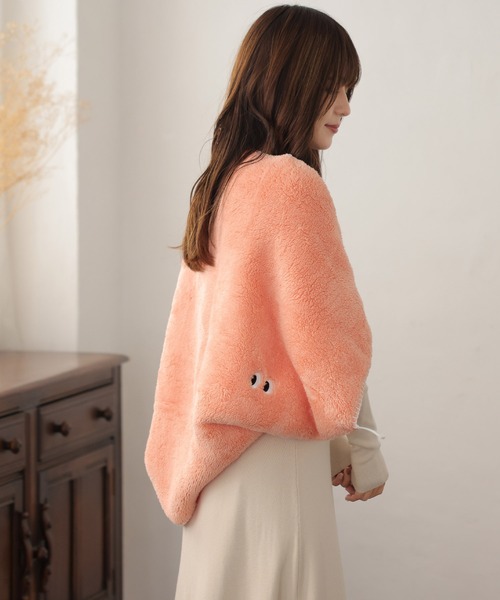 ALTROSE（アルトローズ）の「モンスター 3way ブランケット 防寒 節電 ボア コンパクト 刺繍 ひざ掛け（ブランケット・レディース・ブラック/アイボリー/オレンジ/ブルー・FREE）」の20枚目の写真