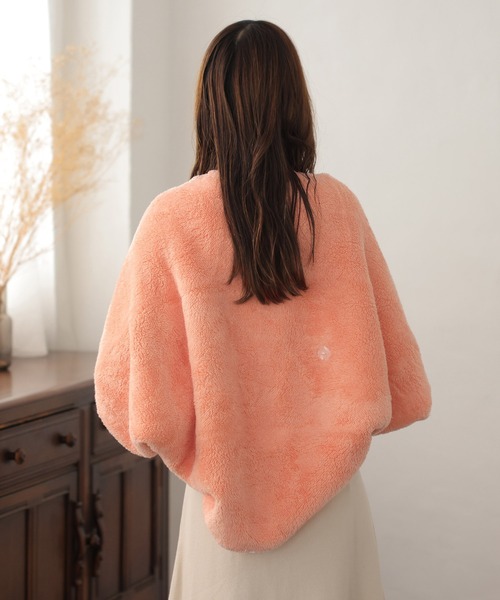 ALTROSE（アルトローズ）の「モンスター 3way ブランケット 防寒 節電 ボア コンパクト 刺繍 ひざ掛け（ブランケット・レディース・ブラック/アイボリー/オレンジ/ブルー・FREE）」の21枚目の写真