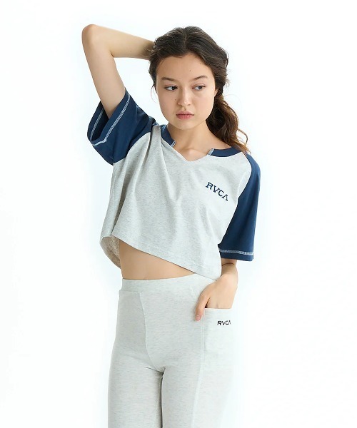 RVCA（ルーカ）の「RVCA レディース TAOS CROPPED RAGLAN ST Tシャツ 【2025年夏モデル】/ルーカラグランスリーブクロップド丈半袖Tシャツ（Tシャツ/カットソー・レディース・グレー/ブラウン系その他/ホワイト・SMALL/MEDIUM/LARGE）」の19枚目の写真