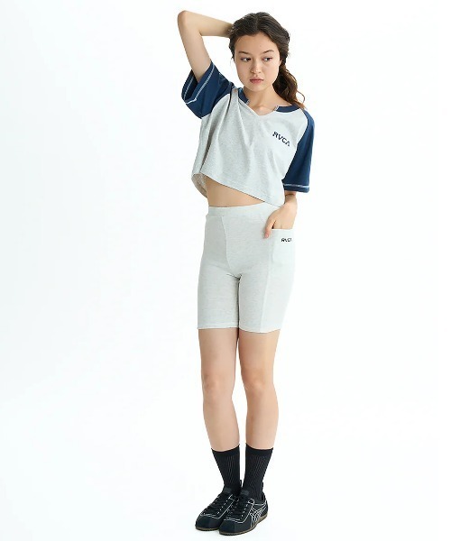 RVCA（ルーカ）の「RVCA レディース TAOS CROPPED RAGLAN ST Tシャツ 【2025年夏モデル】/ルーカラグランスリーブクロップド丈半袖Tシャツ（Tシャツ/カットソー・レディース・グレー/ブラウン系その他/ホワイト・SMALL/MEDIUM/LARGE）」の15枚目の写真