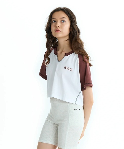 RVCA（ルーカ）の「RVCA レディース TAOS CROPPED RAGLAN ST Tシャツ 【2025年夏モデル】/ルーカラグランスリーブクロップド丈半袖Tシャツ（Tシャツ/カットソー・レディース・グレー/ブラウン系その他/ホワイト・SMALL/MEDIUM/LARGE）」の13枚目の写真