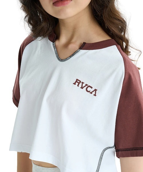 RVCA（ルーカ）の「RVCA レディース TAOS CROPPED RAGLAN ST Tシャツ 【2025年夏モデル】/ルーカラグランスリーブクロップド丈半袖Tシャツ（Tシャツ/カットソー・レディース・グレー/ブラウン系その他/ホワイト・SMALL/MEDIUM/LARGE）」の11枚目の写真