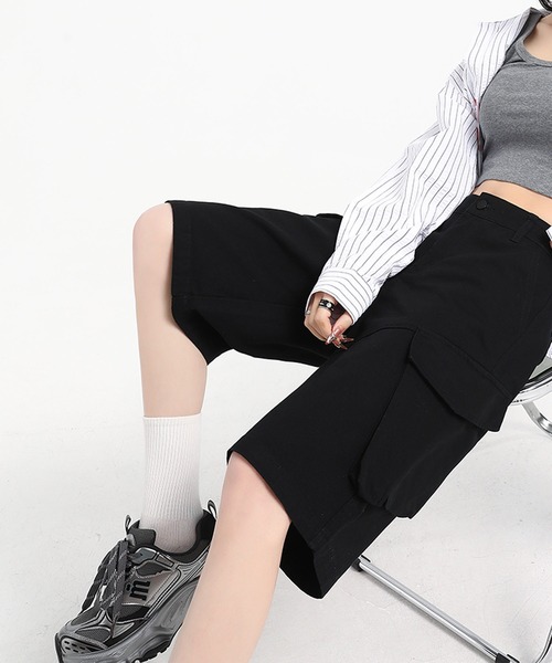 aimoha(アイモハ)の「ハイウエストカーゴスタイル バミューダショートパンツ(その他パンツ・レディース・ブラック/ホワイト・LARGE/MEDIUM/SMALL)」の20枚目の写真
