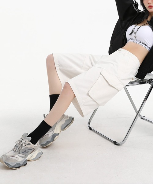 aimoha(アイモハ)の「ハイウエストカーゴスタイル バミューダショートパンツ(その他パンツ・レディース・ブラック/ホワイト・LARGE/MEDIUM/SMALL)」の9枚目の写真