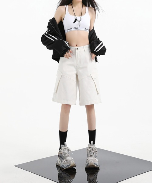 aimoha(アイモハ)の「ハイウエストカーゴスタイル バミューダショートパンツ(その他パンツ・レディース・ブラック/ホワイト・LARGE/MEDIUM/SMALL)」の17枚目の写真