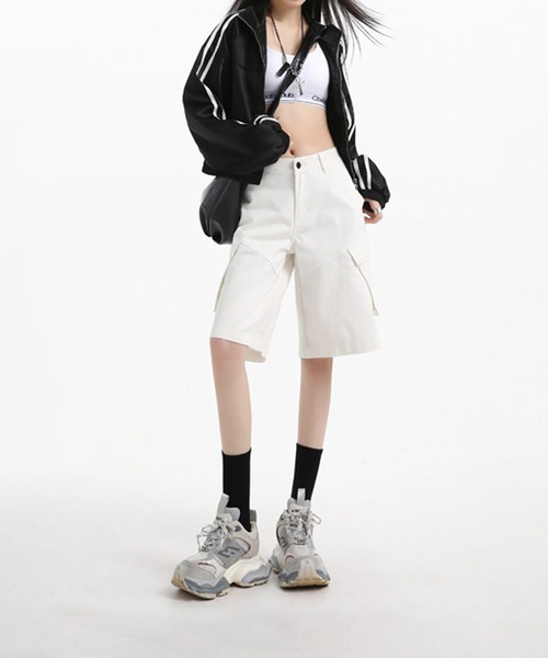 aimoha(アイモハ)の「ハイウエストカーゴスタイル バミューダショートパンツ(その他パンツ・レディース・ブラック/ホワイト・LARGE/MEDIUM/SMALL)」の15枚目の写真